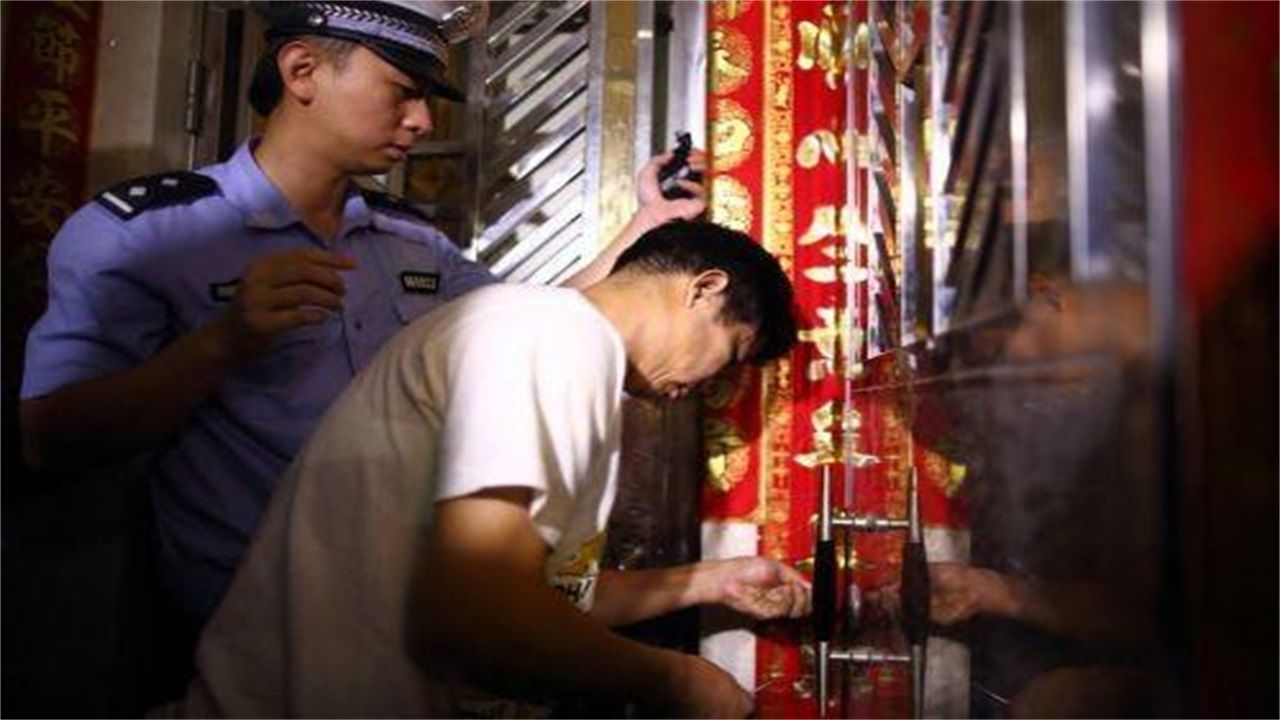 佳木斯请开锁师傅开了锁后，师傅为什么一般都不进门，就算主人请也不进去？